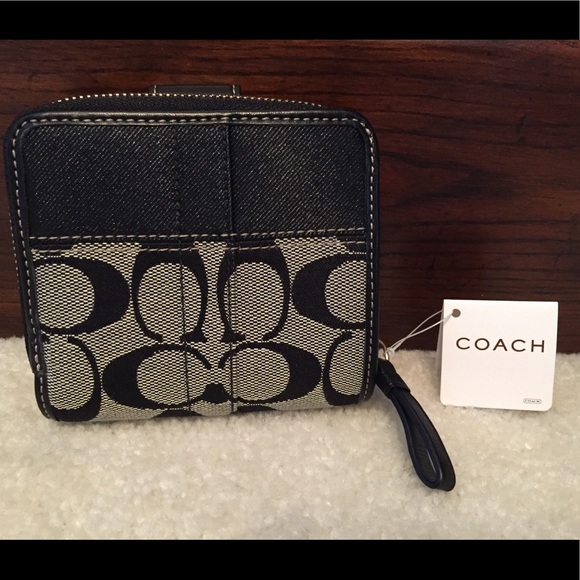 👑 NWT Coach wallet - Picture 2 of 4